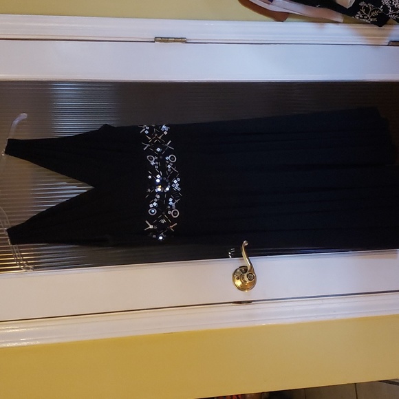 Ladies black evening dress - Picture 5 of 5